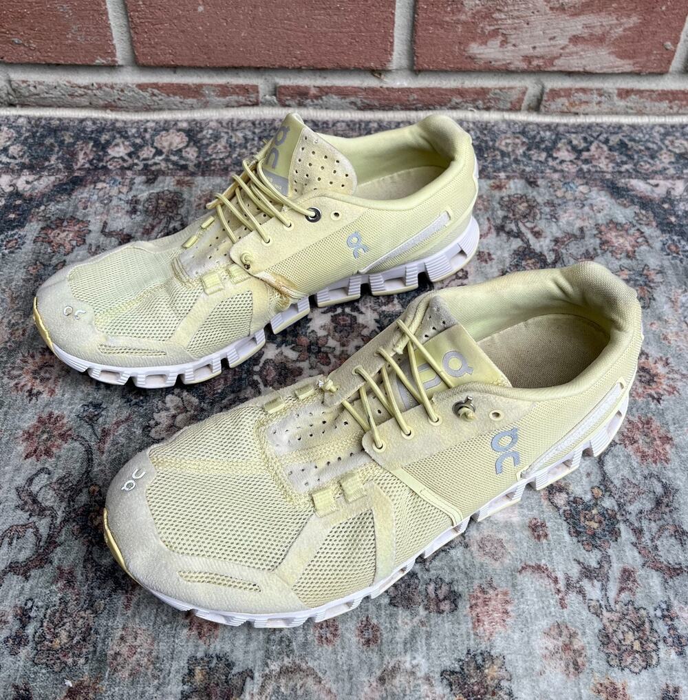 On Running Cloud Monochrome Shoes / Women US 10 / Yellow Endive Sneakers
